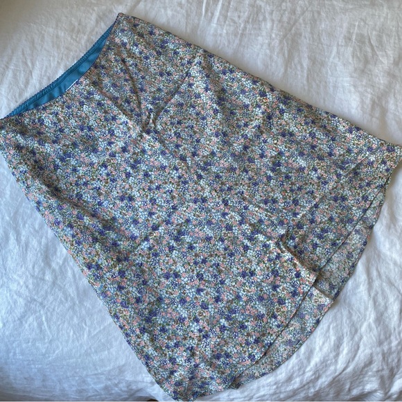 GAP Dresses & Skirts - GAP floral midi skirt